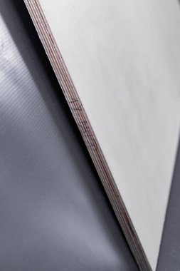 Kontrplak ürünlerin kalitesini ölçer.