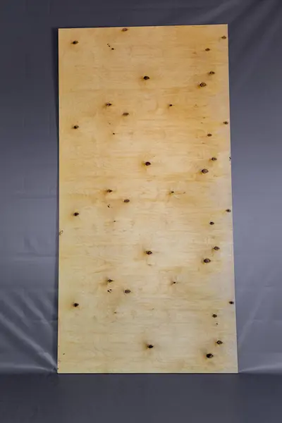Kontrplak ürünlerin kalitesini ölçer.