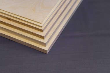 Kontrplak ürünlerin kalitesini ölçer.