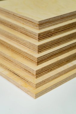 Mobilya endüstrisinin kontrplak tahtaları.