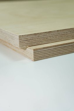 Kontrplak ürünlerin kalitesini ölçer.