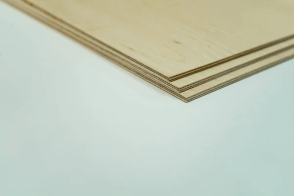 Tableros de madera contrachapada en la industria del mueble — Foto de Stock