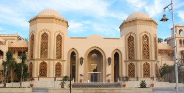 Saray Arap mimarisi. Hürghada 'da bir otel, Mısır. Turist eğlencesi.