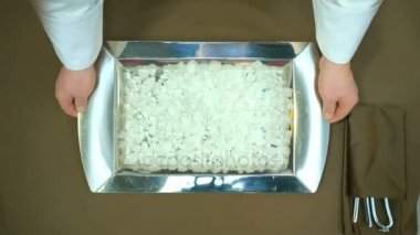 Kırmızı Kral kırmızı ıstakoz bacaklar taze limon dilimleri ile.