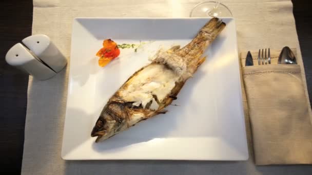 Eating grilled fish stop motion animation — Stock Video