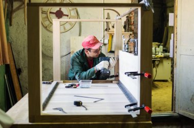 İş mobilya montaj devreye girer. Doğrama Atölyesi