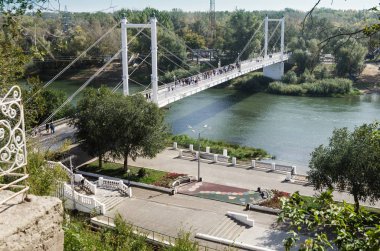 Ural Nehri'nin dolgusu. Orenburg, Rusya Federasyonu