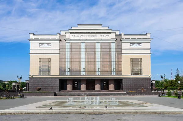 Здание драматического театра — стоковое фото