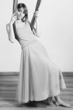 Yoga bir hamakta kız