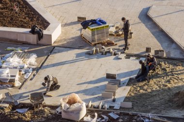 İnşaat Set of onarım çalışması / Rusya, şehir Orenburg, Ural Nehri üzerinde çekilen fotoğraf. 11/30/2017