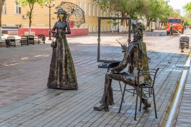 Orenburg, Rusya - 14 Haziran 2019: Sovetskaya Caddesi 'nde sanat eseri. Heykel 