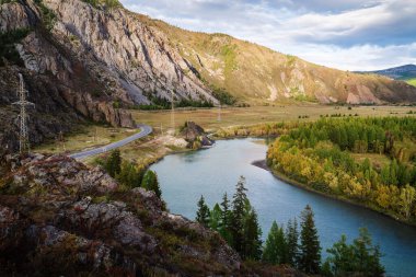 Chuya Nehri ve Chuysky yolu bölümü. Altai Dağı, Rusya