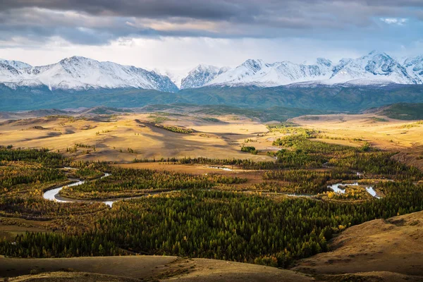 Údolí Řeky Chuya Výhledem Pohoří North Chuysky Úsvitu Mountain Altai — Stock fotografie