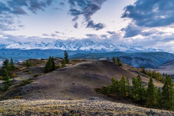 Βράδυ Στο Kurai Στέπα Κορυφογραμμή North Chuysky Στον Ορίζοντα Altai — Φωτογραφία Αρχείου
