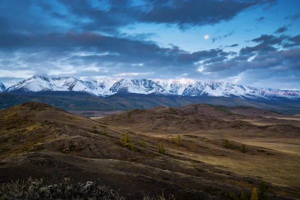 Kurai Bozkırında Sabah Kuzey Chuysky Sırtında Kosh Agachsky Bölgesi Altai — Stok fotoğraf