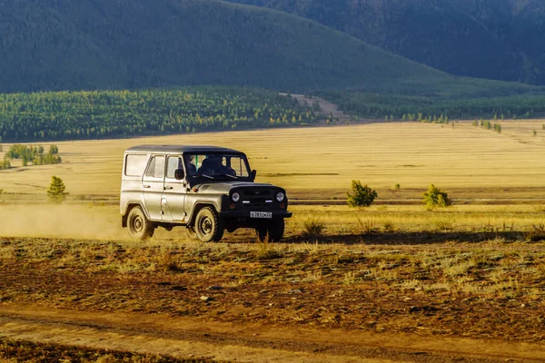 República Altai Rússia Setembro 2019 Suv Uaz Dirigindo Estepe Kurai — Fotografia de Stock