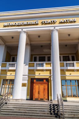 Barnaul, Altai Toprakları, Rusya - 22 Eylül 2019: Altai Devlet Çocuk ve Gençlik Tiyatrosu V.S. Zolotukhin.