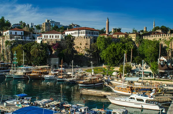 Antalya eski liman ve eski şehir (Kaleiçi), Türkiye üzerinden Cityscape görünüm