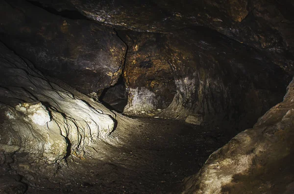 Пещерный Рот Открывается Вход Пещеру Скалах Концепция Опасности Путешествия Млынская Лицензионные Стоковые Фото