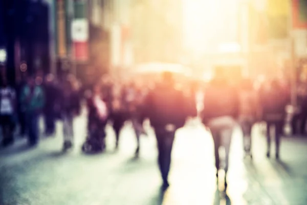 Menschen Die Auf Der Straße Gehen Verschwommen Stockbild