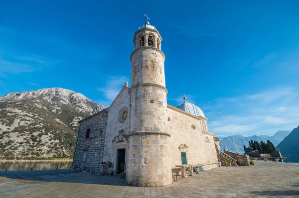 Εκκλησία της Παναγίας των βράχων σε Perast — Φωτογραφία Αρχείου