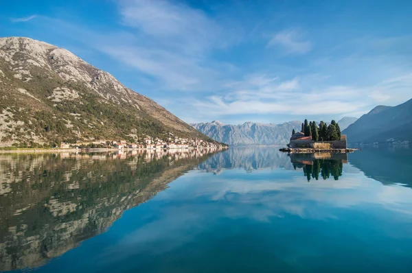 Klášter na ostrově St. George v Perast — Stock fotografie