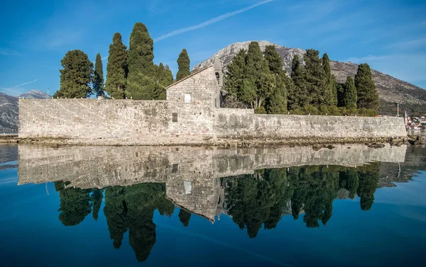 Klášter na ostrově St. George v Perast — Stock fotografie