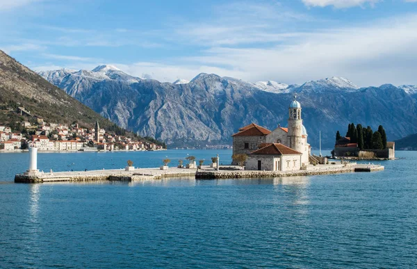 Kerk Onze Lieve Vrouwe van de rotsen in Perast — Stockfoto