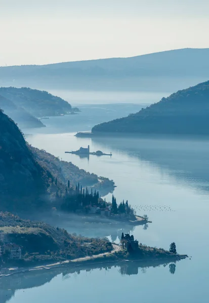 Vista panorámica de la bahía de Kotor, Montenegro Imagen de archivo