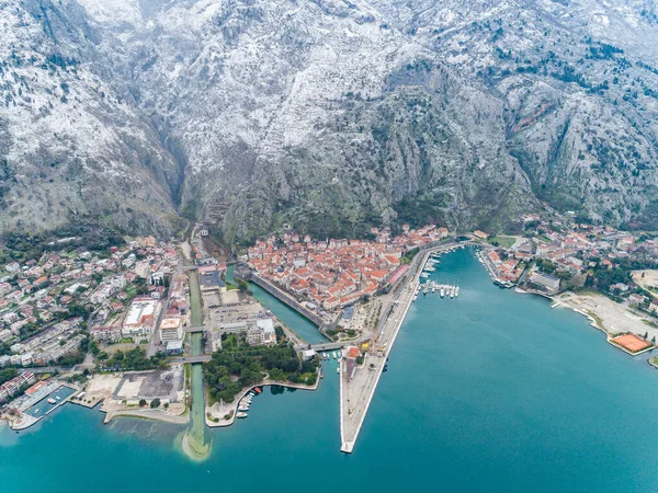 Kotor cidade velha sob a neve, Montenegro — Fotografia de Stock
