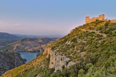 Chirel Kalesi. Valensiya topluluk.