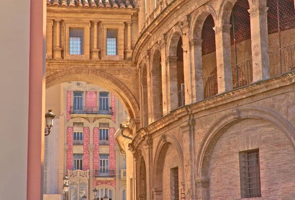 Arcos exteriores na catedral de Valência . — Fotografia de Stock