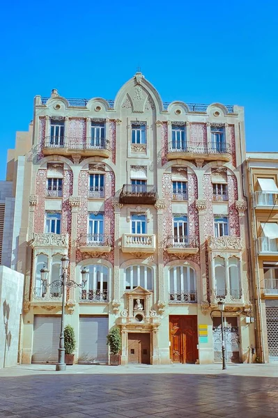 Modernistycznym budynku w Walencji. — Zdjęcie stockowe
