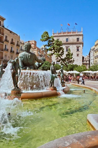 Fontein op het plein van de Maagd. Valencia. — Stockfoto