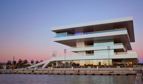 Gece kentsel peyzaj. Valencia bağlantı noktası