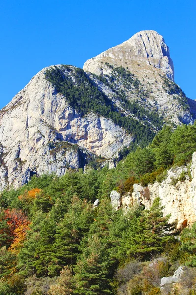 Φθινόπωρο στο Pedraforca βουνό στην οροσειρά Cadi Moixero — Φωτογραφία Αρχείου