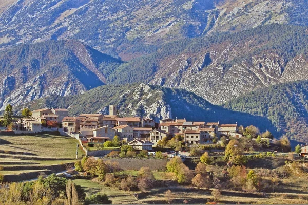 Saldes dorp in het noorden van Catalonië. — Stockfoto
