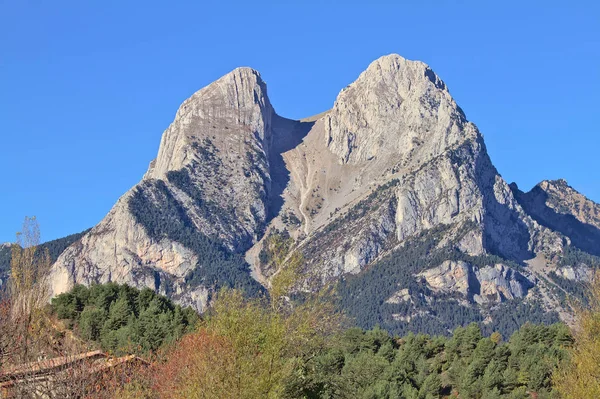 Pedraforca dağın Cadi Moixero dağ silsilesi içinde. 
