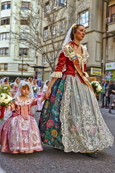 Las Fallas Festivali sırasında Parade.