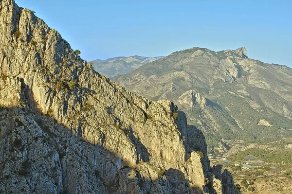 Πεζοπορία στα ύψη των Bernia — Φωτογραφία Αρχείου