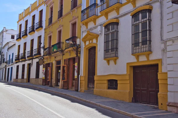 Straat in de oude stad Ronda. Andalusië — Stockfoto