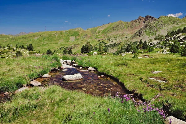 Přírodní krajina v horách Andorra, Evropa — Stock fotografie