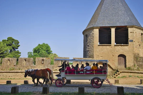 Wandel door de ommuurde stad Carcassonne — Stockfoto
