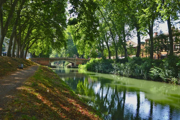 Secção Canal Midi Que Atravessa Toulouse França Fotos De Bancos De Imagens