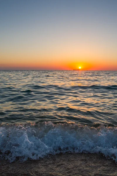 Mooie zonsondergang op de zwarte zee — Stockfoto
