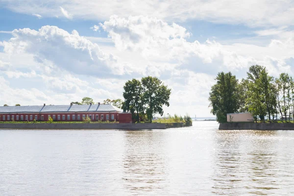 Laghetto italiano a Kronstadt in estate — Foto Stock