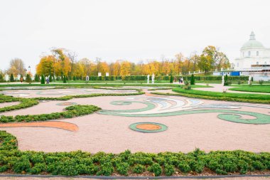 Güzel sonbahar Lomonosov parkta alt