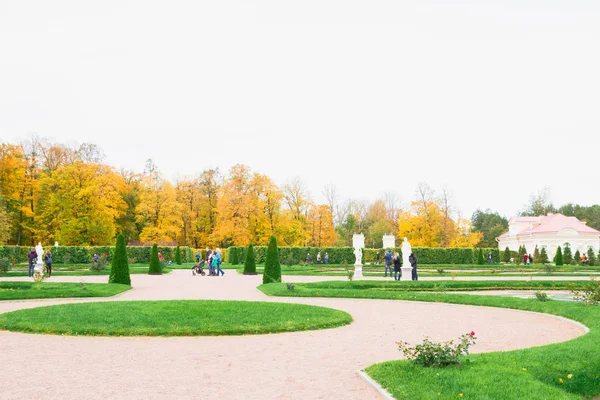Beau parc de fond d'automne à Lomonosov — Photo