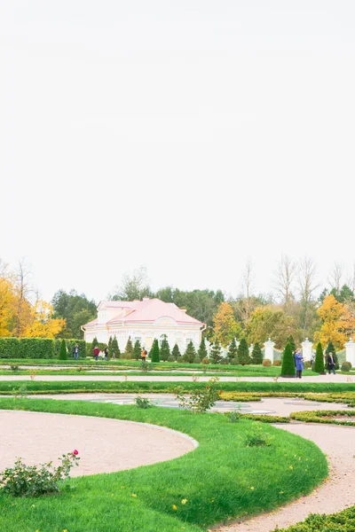洛蒙诺索夫美丽的秋底公园 — 图库照片
