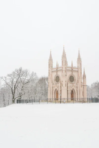 St. Alexander Nevsky Church in the Park of Peterhof in the winte — Stock Photo, Image